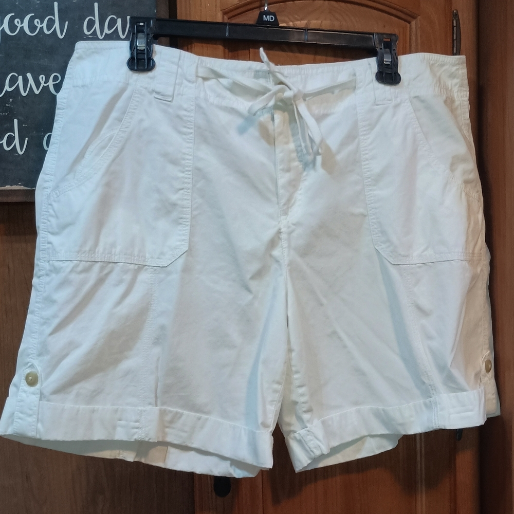 Izod Women's White Cargo Shorts Size 16